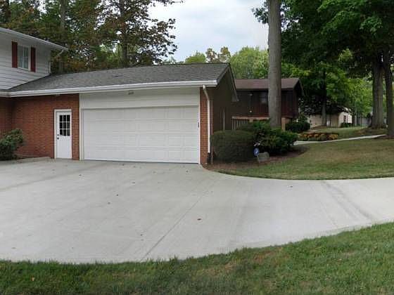 1st image of 245 S Park Dr