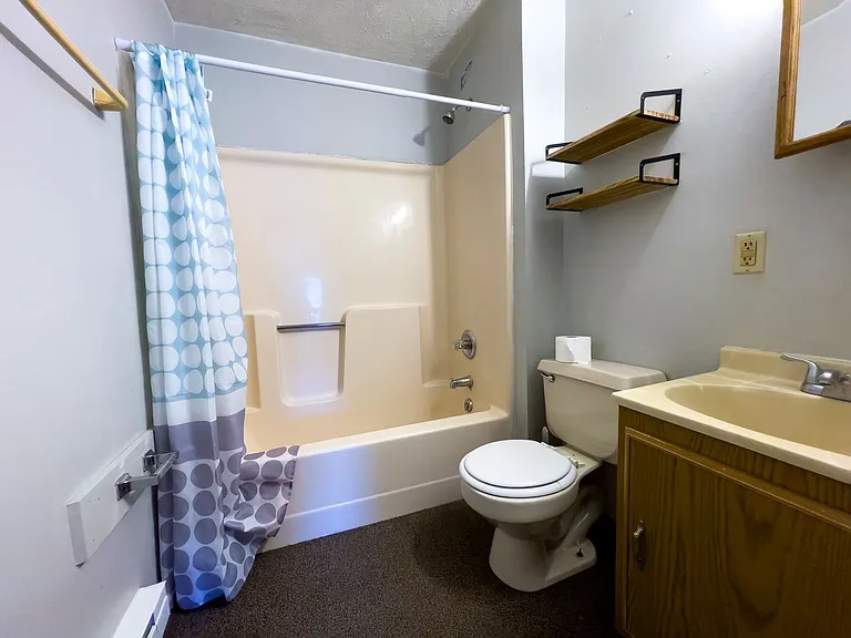 Preleasing For August! Close To Campus — Photo 13
