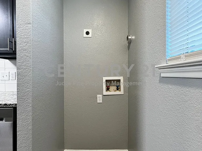 1010 S Retta St — Photo 12