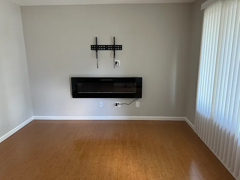384 Hillcrest Ct #384 — Photo 2