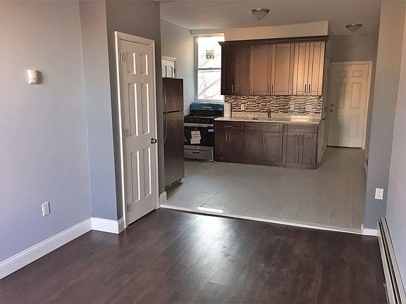 3rd image of 2830 W 19th St