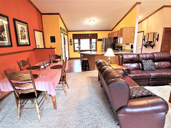 5th image of 58 Louise Ct