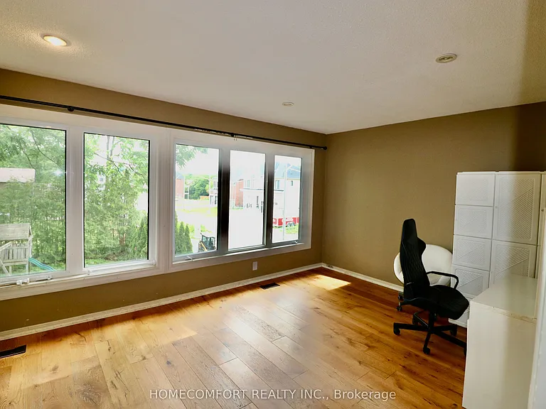 12 Banbury Ct — Photo 25