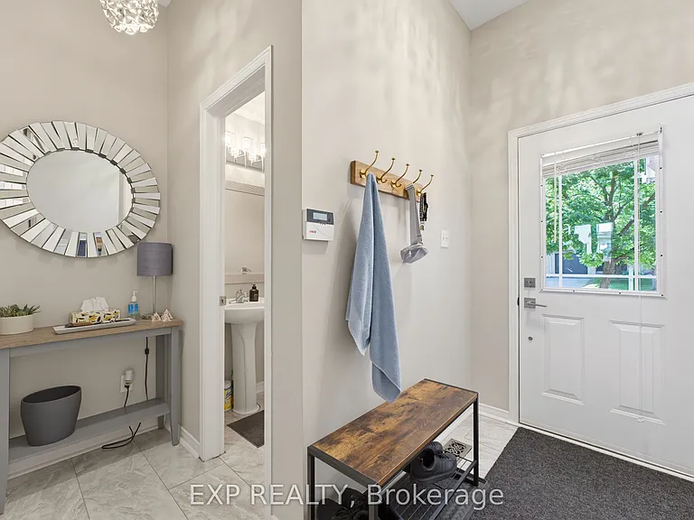 2215 Silverado Cres — Photo 4