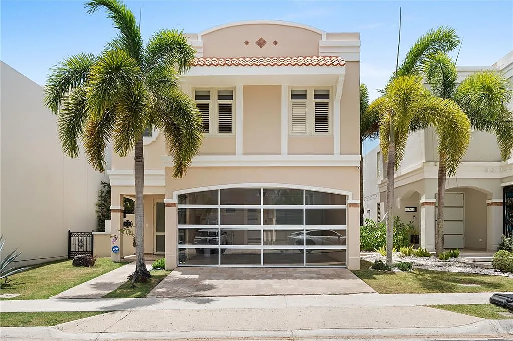 4 bed, 4.0 bath, 2800 sqft, $4,300 — Photo 1
