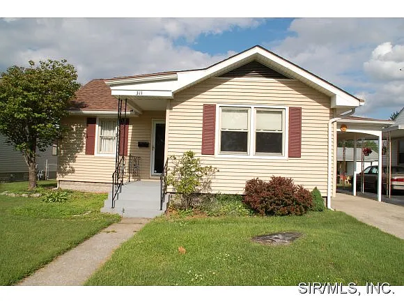 311 N Maple Ave photo 1