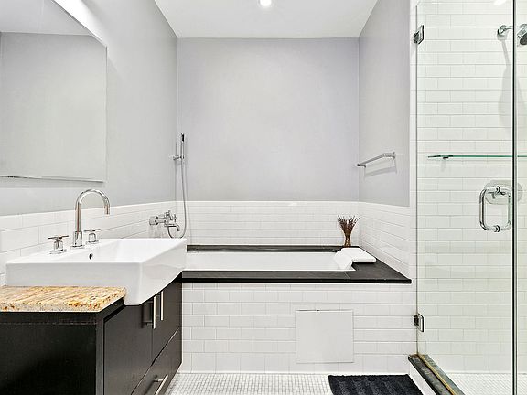 5th image of 110 Livingston St APT 12Q