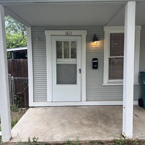 1811 McKinley Ave — Photo 2