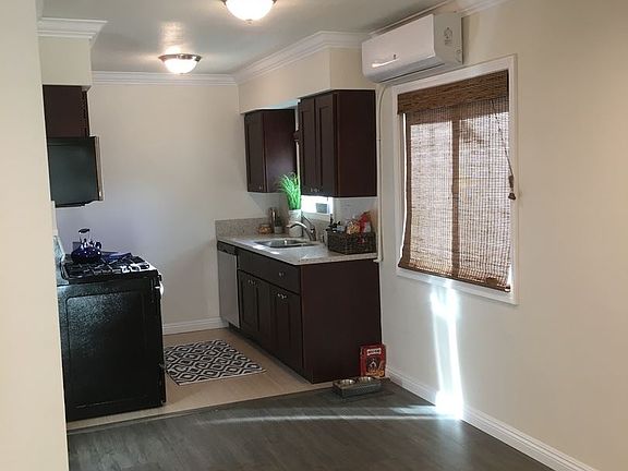 4th image of 296 N Oakland Ave APT 10