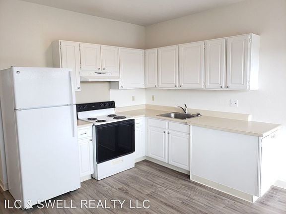 3rd image of 2856 Winam Ave #203