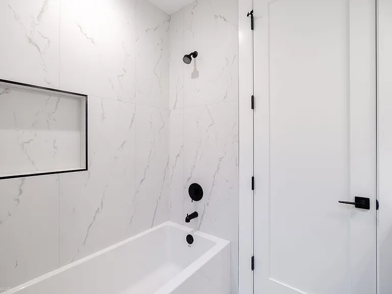 2113 N Kenmore Ave #1 — Photo 22