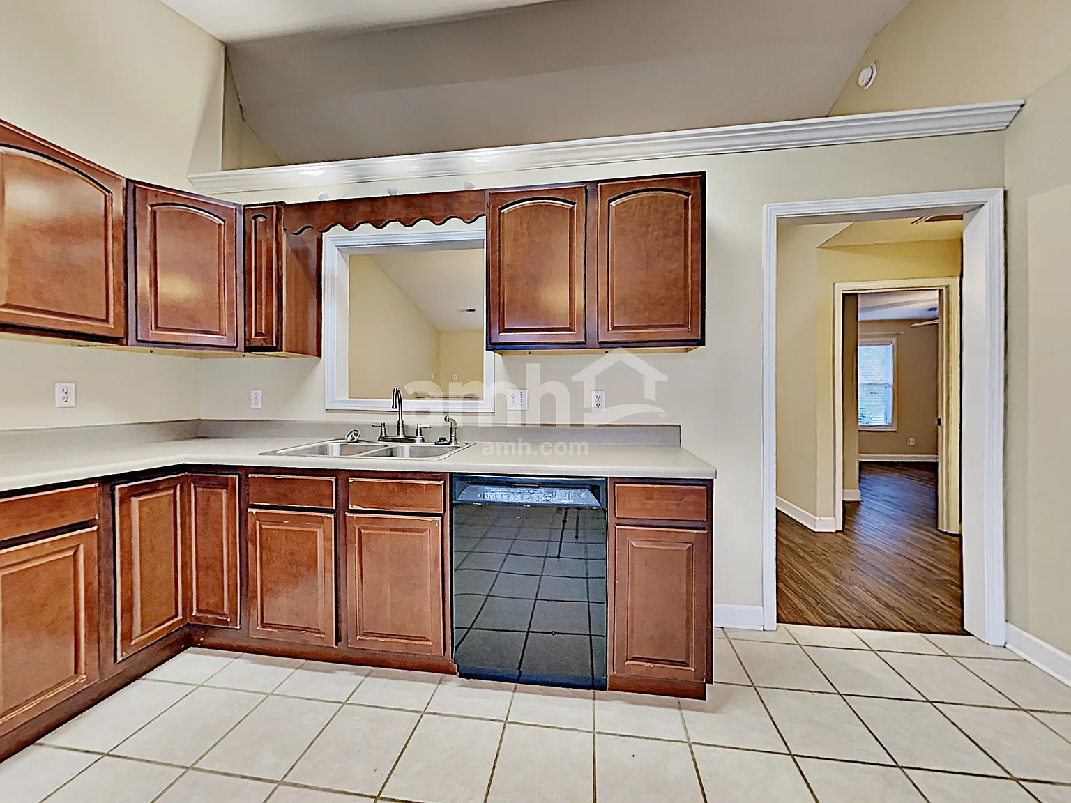 3 bed, 2.0 bath, 1400 sqft, $2,290 — Photo 4