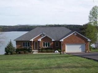 210 Park Shores Cir, Moneta, VA 24121