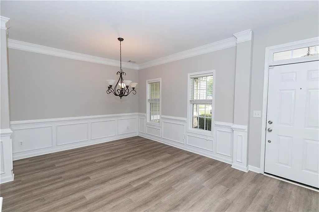 4 bed, 2.5 bath, 2270 sqft, $2,400 — Photo 4