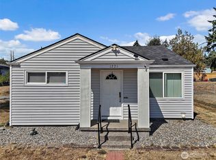 1221 111th St S, Tacoma, WA