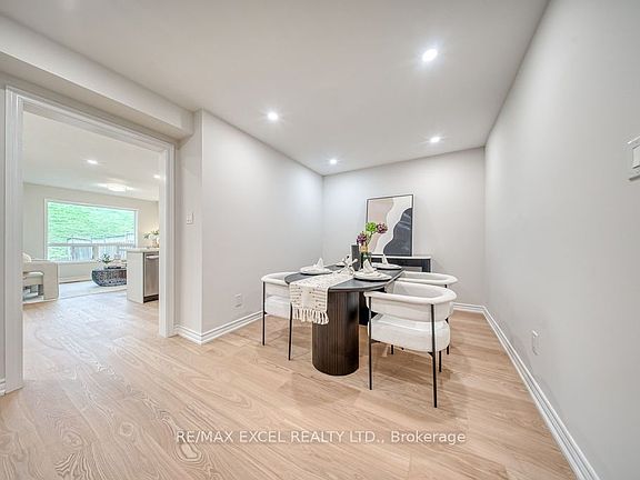5th image of 561 Caboto Trl
