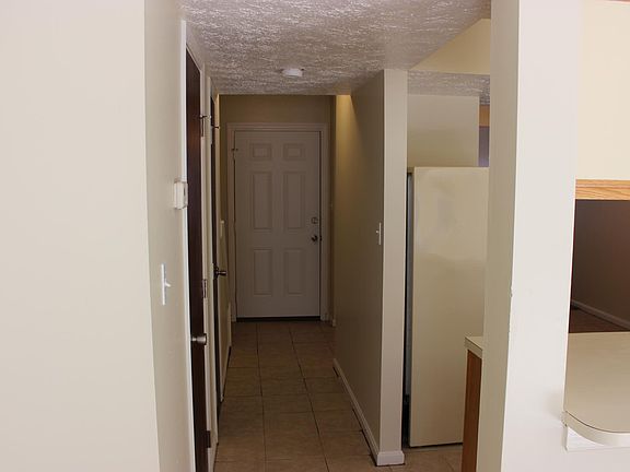 3rd image of 46363 Columbus Dr