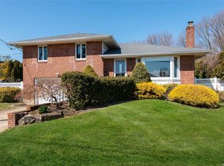 136 Oakwood Dr, Syosset, NY 11791