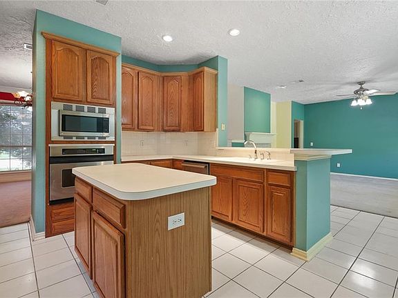3rd image of 2237 Country Club Dr