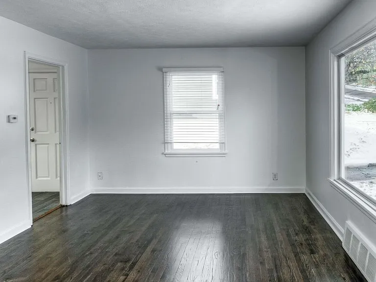 5129 Woolworth Ave — Photo 6