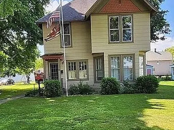 211 W John St, Newberry, MI 49868