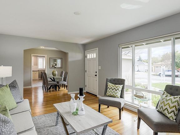4th image of 2481 Fernwood Ave