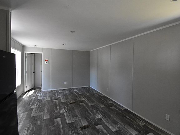 4th image of 25 Schult Street