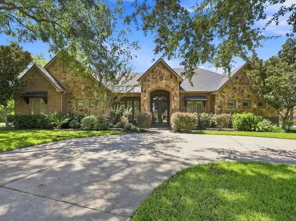 5411 Woodbury St, Weston Lakes, TX 77441