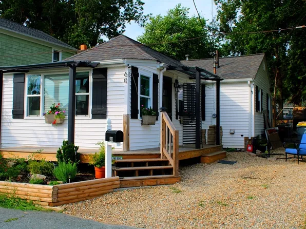 60 Barrows St, Somerset, MA 02725
