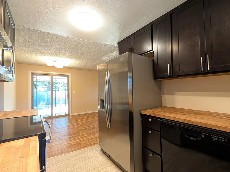 2145 Laurelhurst Dr — Photo 7
