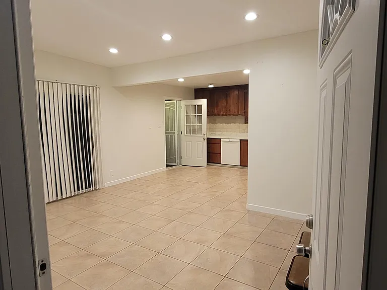 10019 Tujunga Canyon Blvd — Photo 4