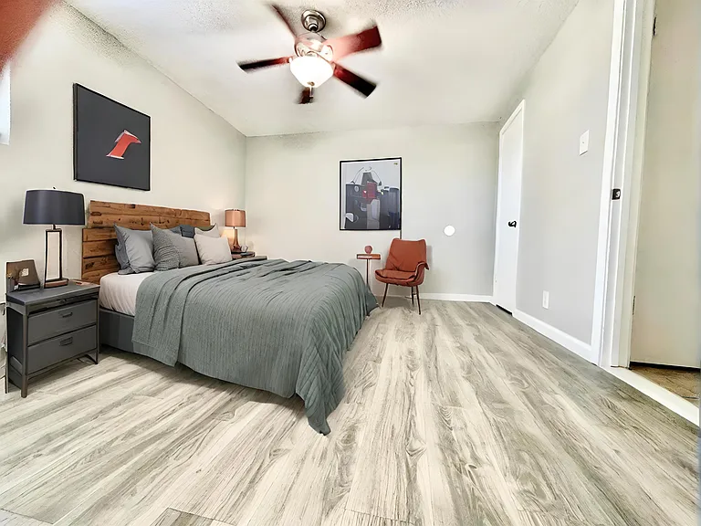 410 E 6th St #4 — Photo 9