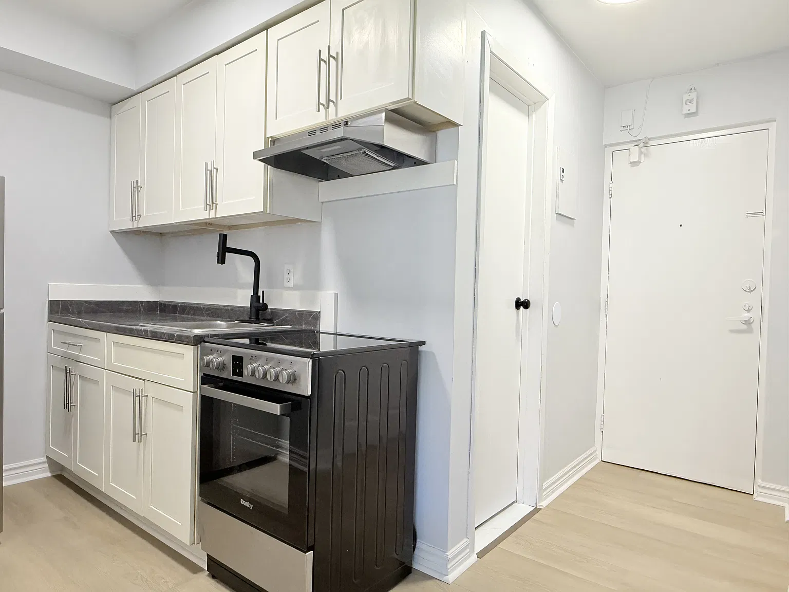 2 bed, $1,400 — Photo 4