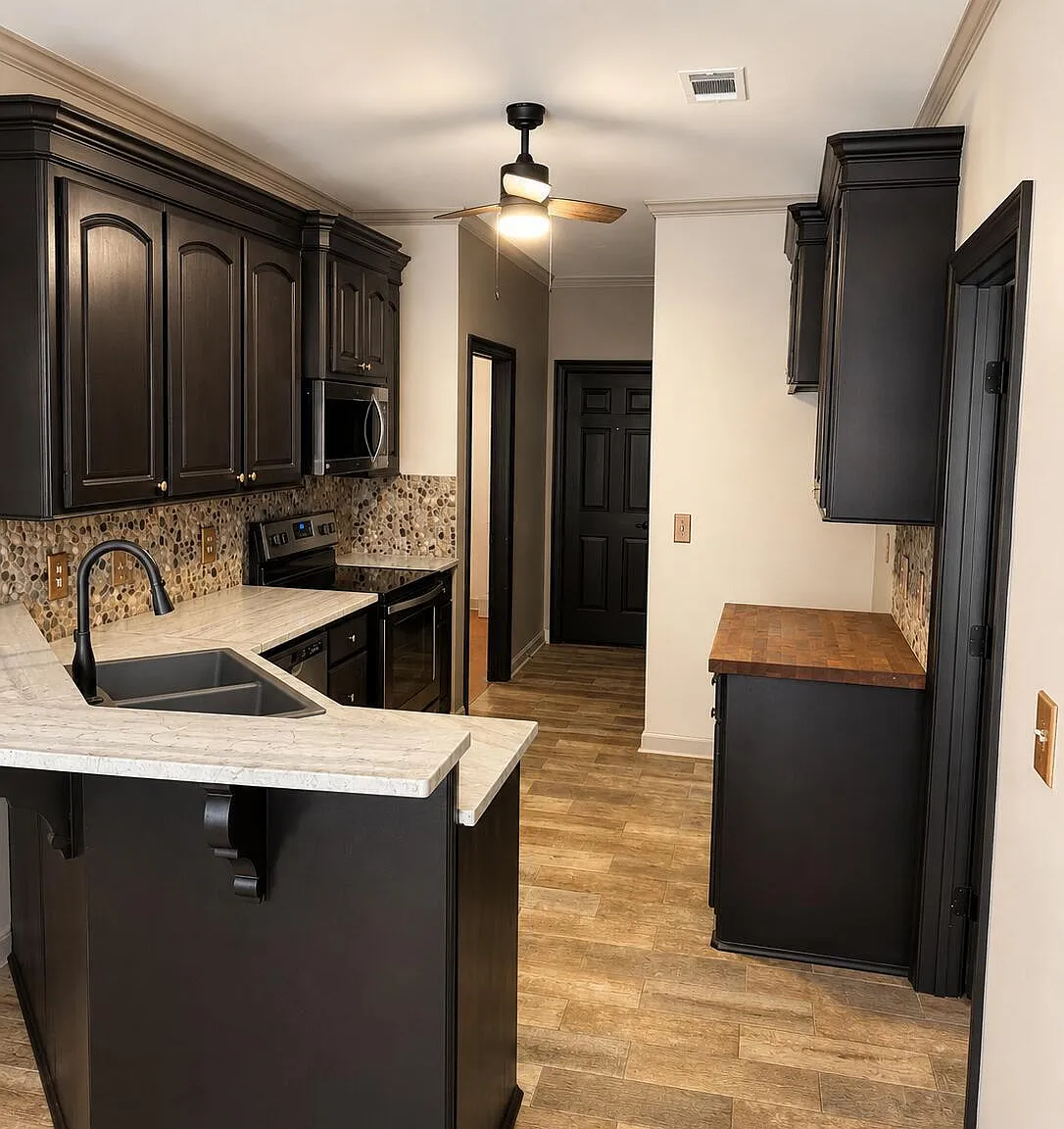 3 bed, 2.0 bath, 1513 sqft, $2,300 — Photo 3