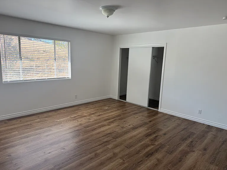 30400 Morton Ave — Photo 9