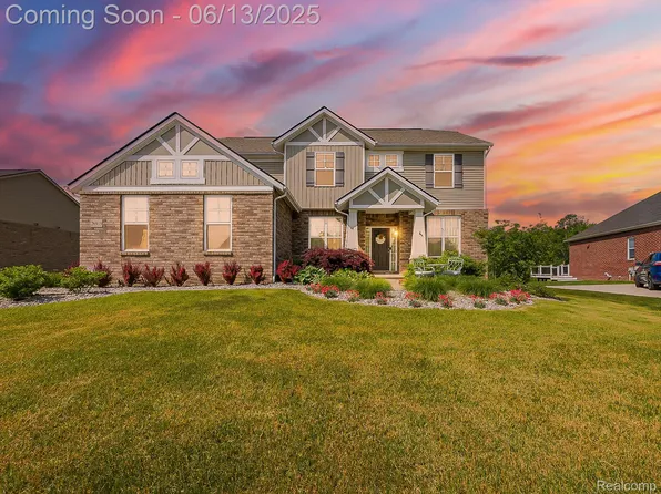 26919 Belmont Ct, South Lyon, MI 48178