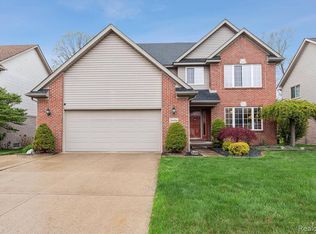 24406 Curt Dr, Brownstown, MI 48183