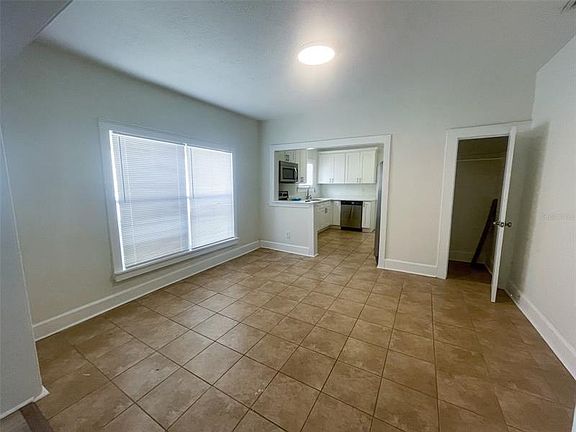 4th image of 103 W Emma St