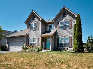 1208 Sandalwood Ln, Crystal Lake, IL 60014