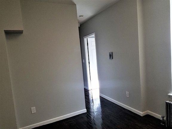 4th image of 928 Myrtle Ave APT 16