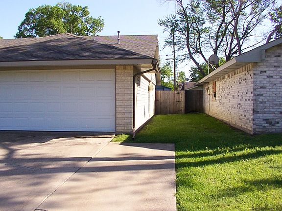 2nd image of 1604 Lorraine Dr