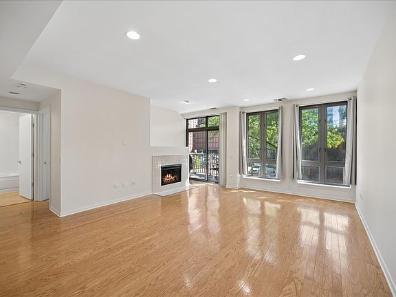 4th image of 400 N Clinton St APT 207