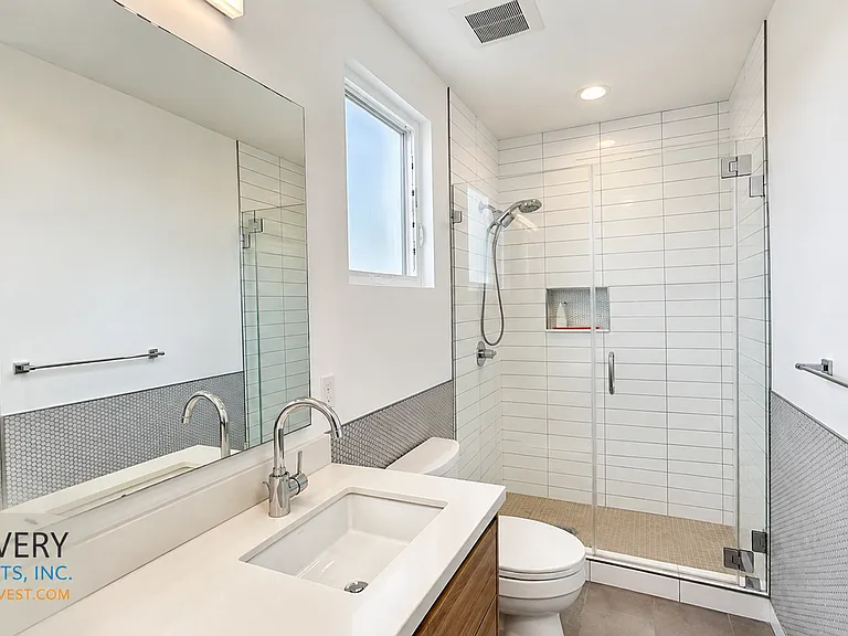 3235 Louise St #C — Photo 46