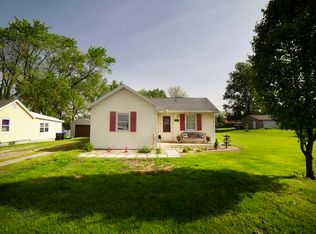 1613 W Locust St, Bloomington, IL 61701