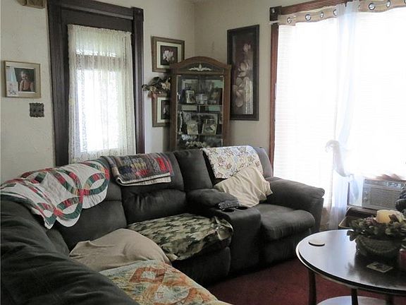 3rd image of 221 Forest St