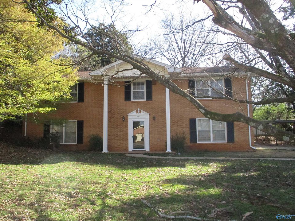 1st image of 702 Kilkenny St NW