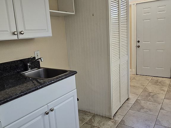 4th image of 1153 Orange St #B