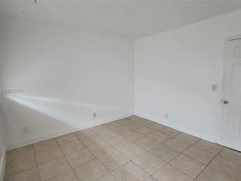 280 SW 11th Ave #5 — Photo 14