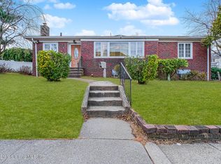 36 Albert St, Staten Island, NY 10301