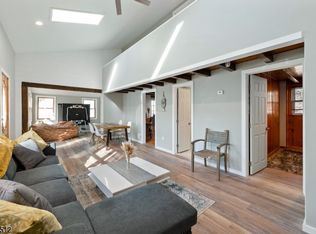 72 E Shore Rd, Lake Hopatcong, NJ 07849